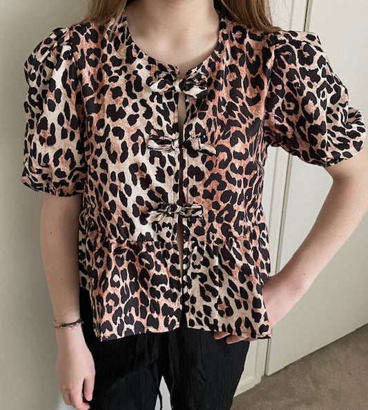 Luipaard print strikjes blouse